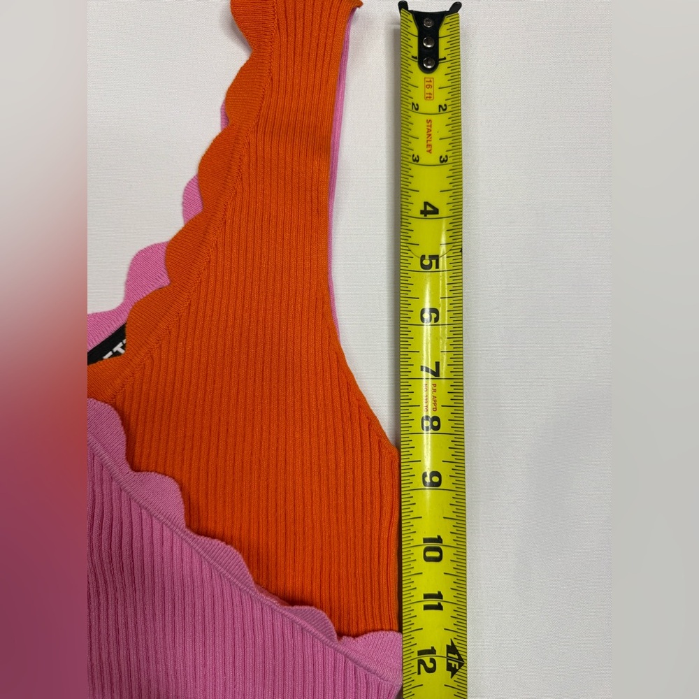 Colorblock Scalloped Ribbed Tank Top - Picture 9 of 12